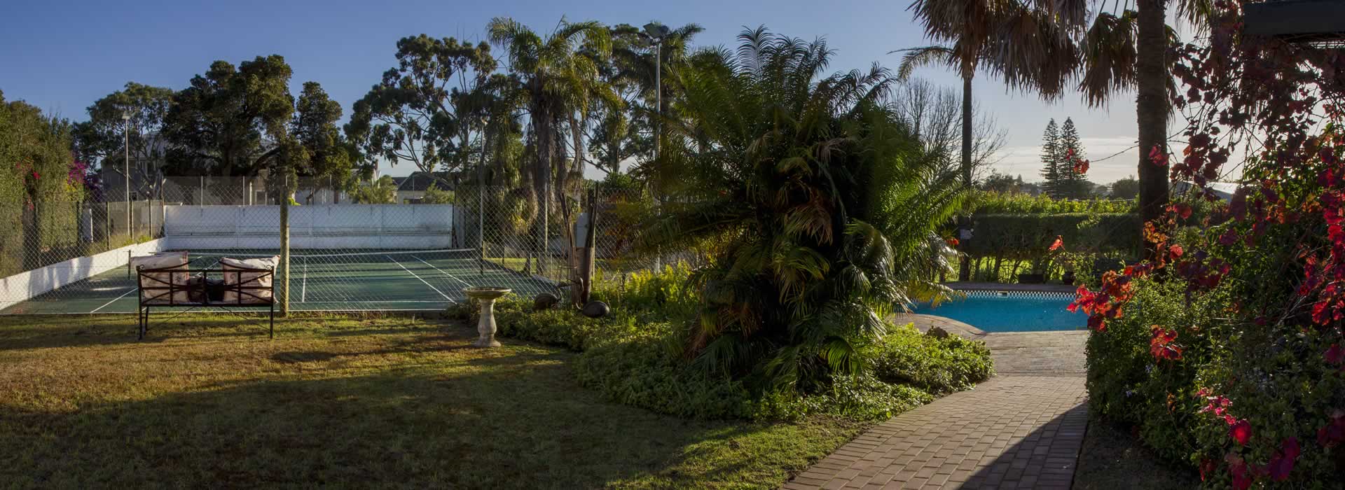 Forest Hall Guest House Tennis Court Slide